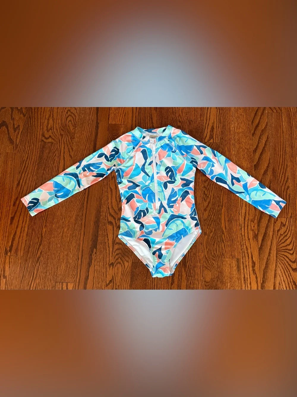 Old Navy girl swimsuit, size 6-7